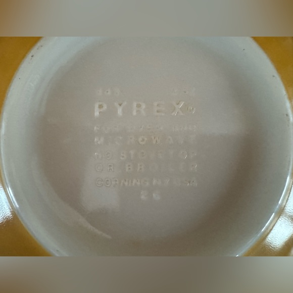 Set of 4 Pyrex Butterfly Cinderella mixing bowls - Picture 8 of 14